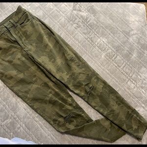 American Eagle Camo Jeggings